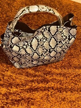 Python-Pattern Hobo Bag in Black and White